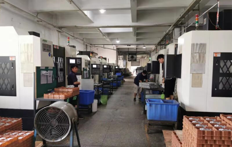 CNC課：CNC加工中心及5軸加工中心共236臺。